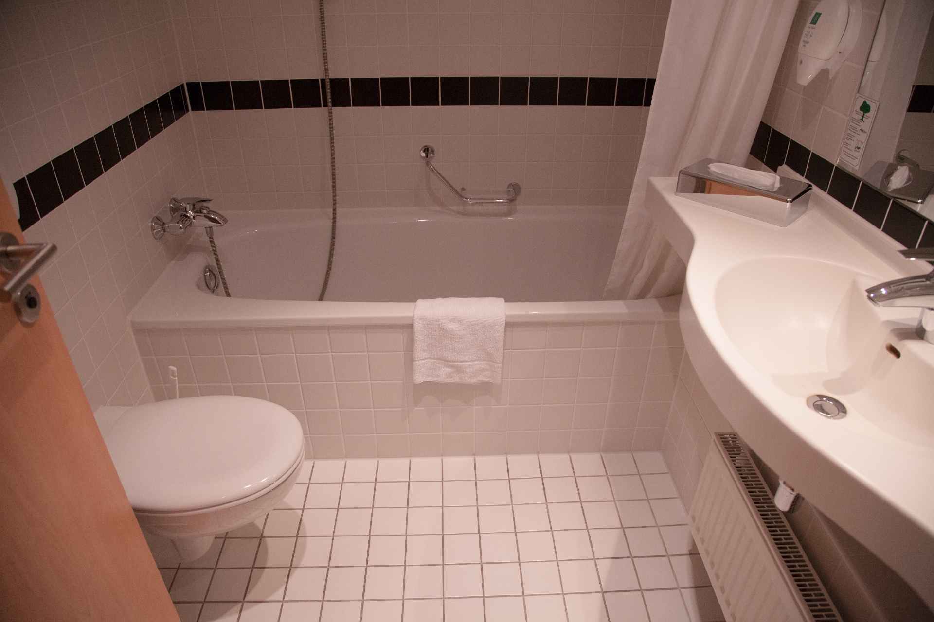 シャワー用カーテンのサイズの決め方は 内側はどっち 洗い方は なるほどサイトなるほどサイト